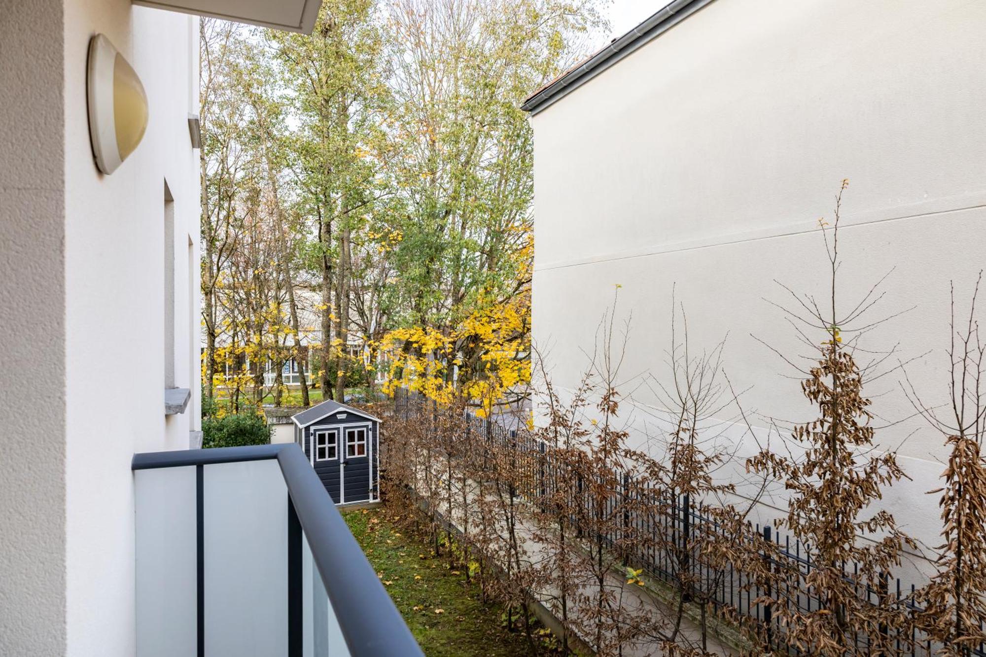 Charmant Studio En Residence Avec Parking Bussy-Saint-Georges Luaran gambar